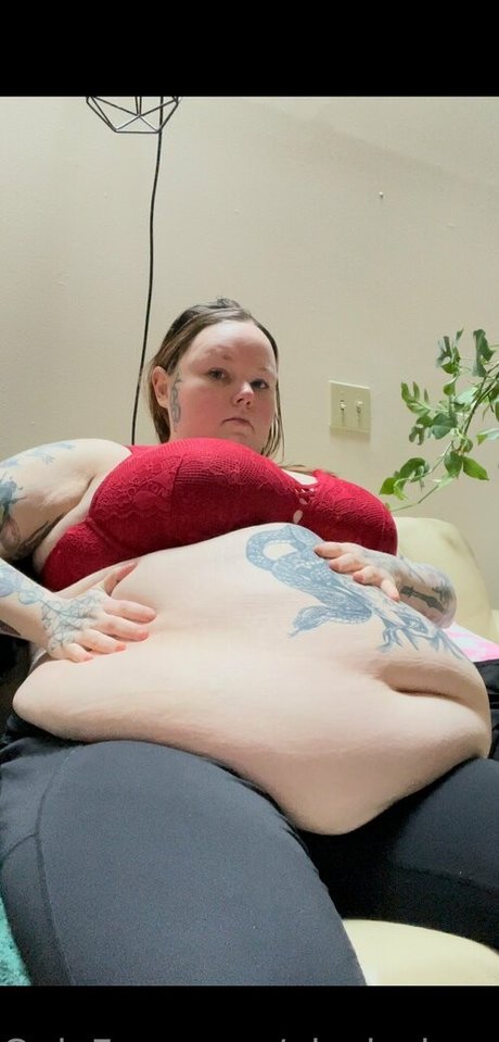 ぽっちゃりブルネットオンリーファンズ 裸 写真