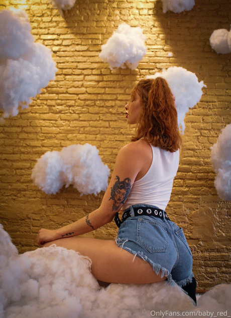 Baby red_ 可愛いモデル 写真