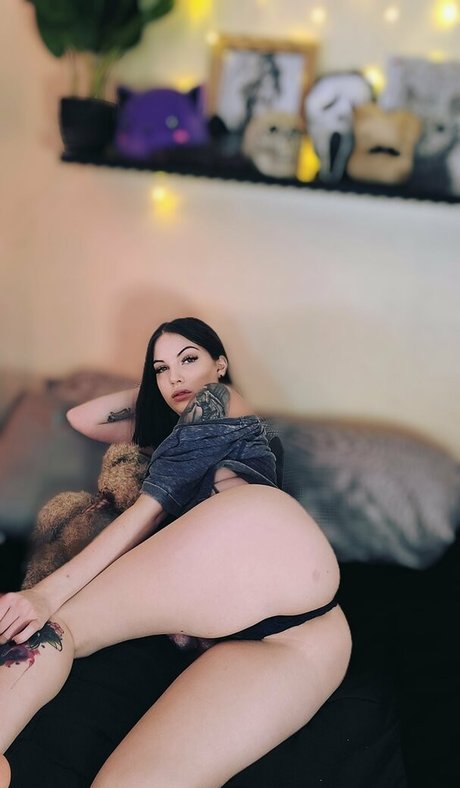 ワックスオンリーファン セクシーヌード 画像