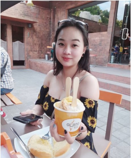 MonicaJeyincaNatasya ホットなモデル 写真