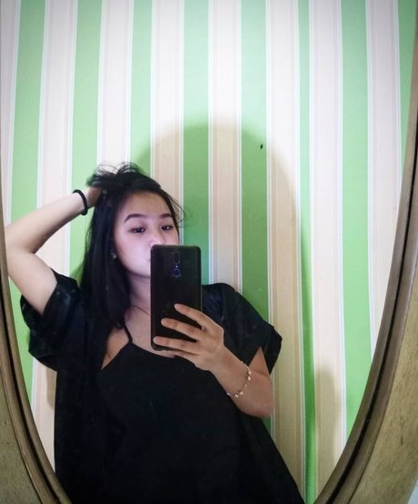 MonicaJeyincaNatasya ホットなポルノスター ギャラリー