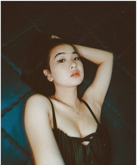 MonicaJeyincaNatasya スター ヌード ギャラリー