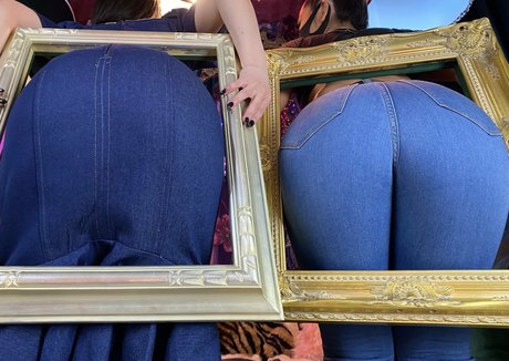 お尻を広げるオンリーファンズ セクシーxxx 画像