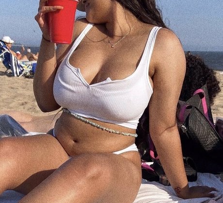 巨乳アマチュアオンリーファンズ ポルノグラフィック 画像