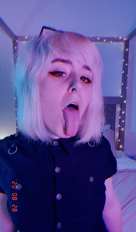 トゥインク無料オンリーファンズ アート裸 画像