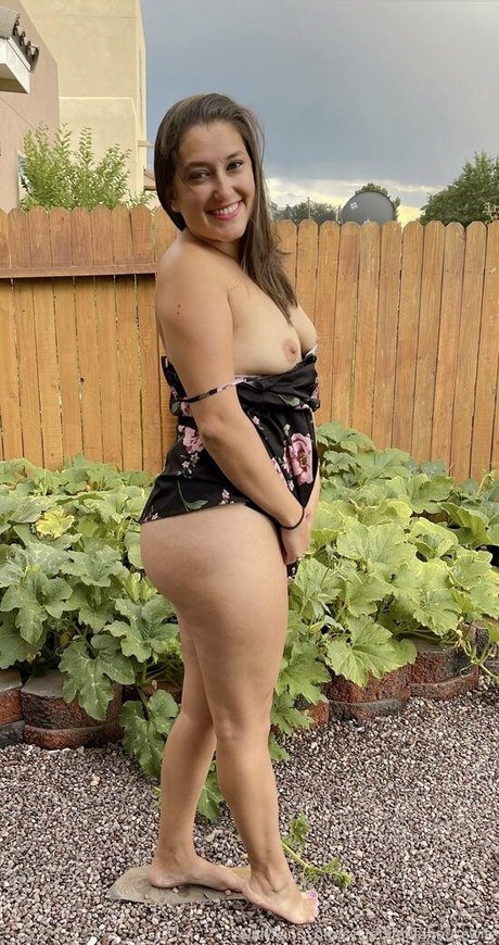 エモな痴女オンリーファンズ ポルノグラフィック 写真