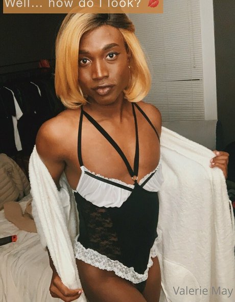 裸の女の子オンリーファンズ 美しい 写真