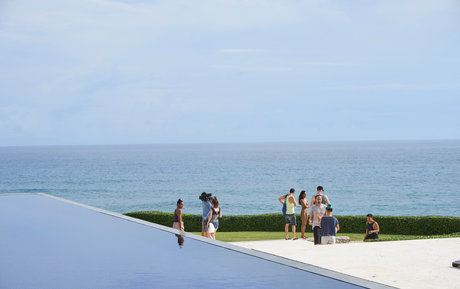 Nidhi Sunil 写真集