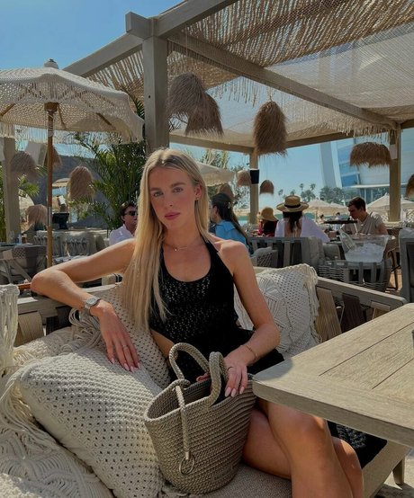 Keely Hodginkinson 女優 画像