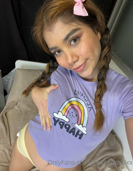 ニューハーフ巨乳オンリーファンズ 美しい裸 写真