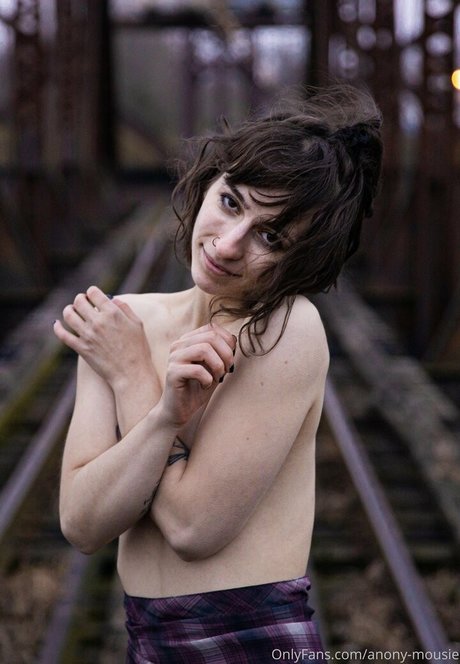 巨乳ストリップオンリーファンズ 素敵 写真