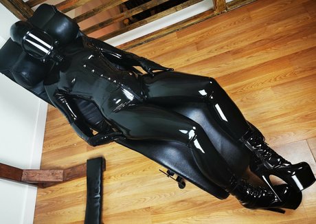 曲線美のxxx オンリーファンズ ホットヌード 画像