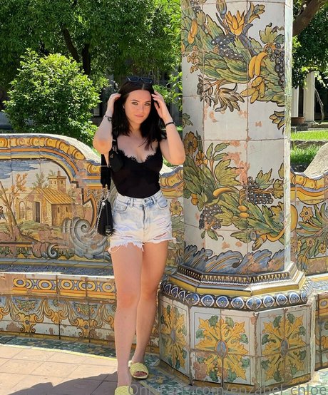 ベビーシッターオンリーファンズ 可愛い 画像