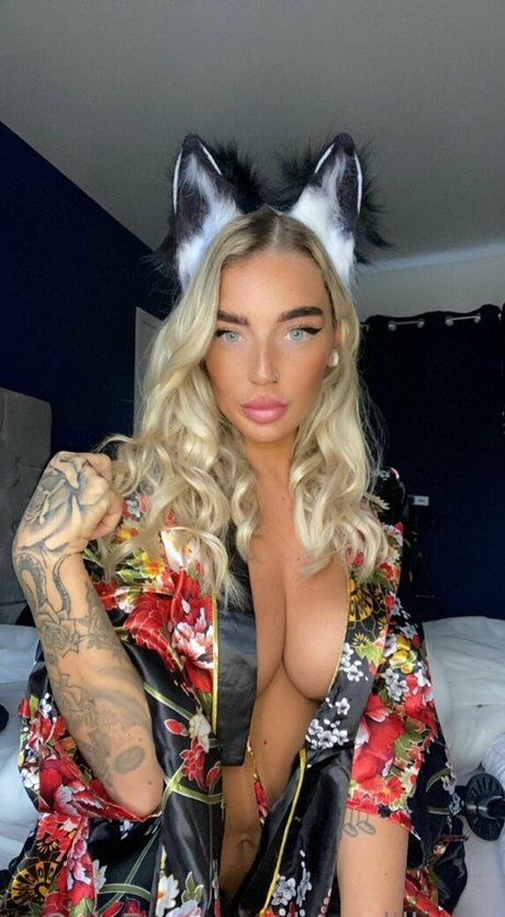 luna lillyyyy アダルトモデル 写真