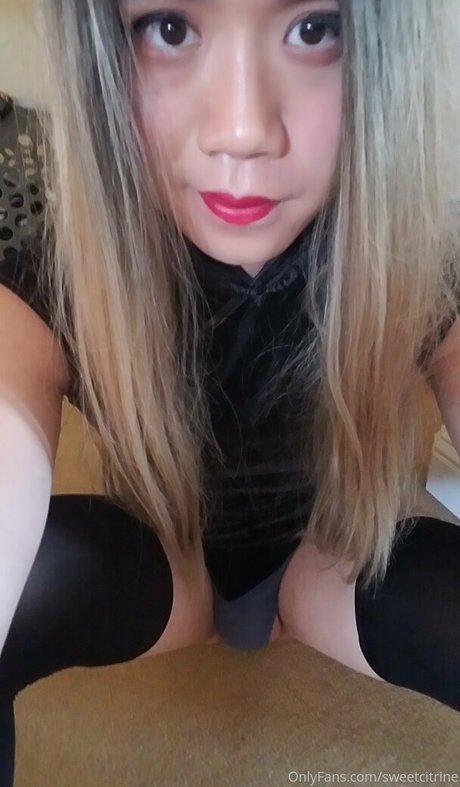 ティックトックスター オンリーファンズ ホット 画像