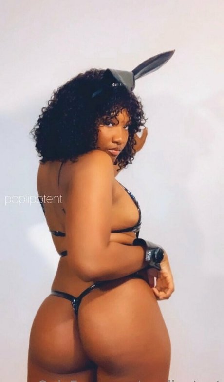 成熟したラテン系オンリーファンズ ホットヌード 写真