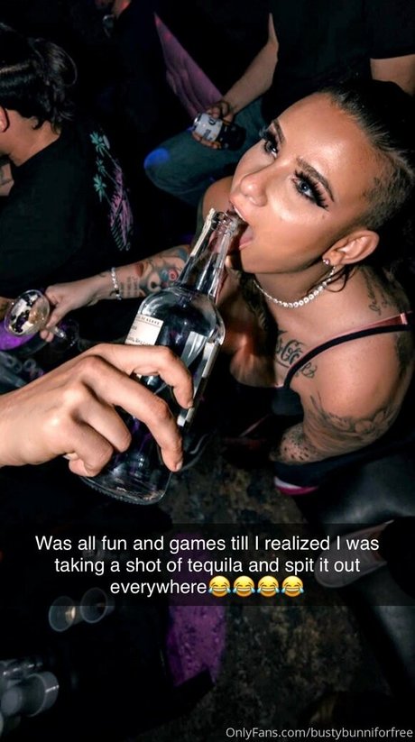 ストリップショー オンリーファンズ アダルト 写真