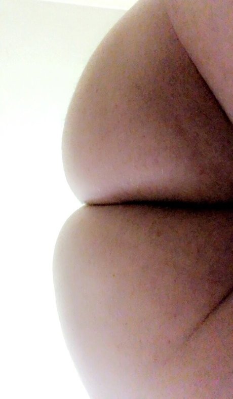 bustybroganxxx ポルノスター 裸 写真