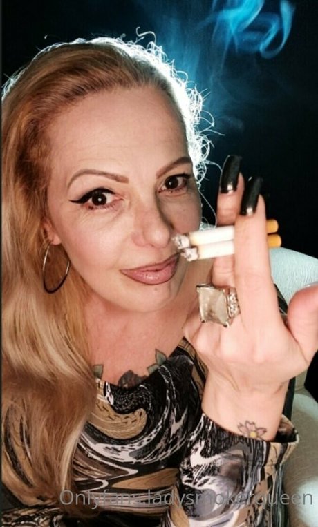 lady smoker queen ポルノスター 素敵 写真