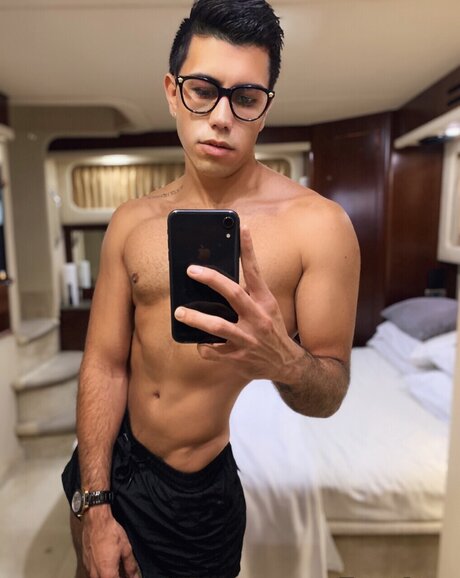 Jonny エロティックなモデル 写真