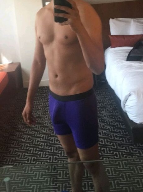 theguynextd00r 裸のモデル 写真