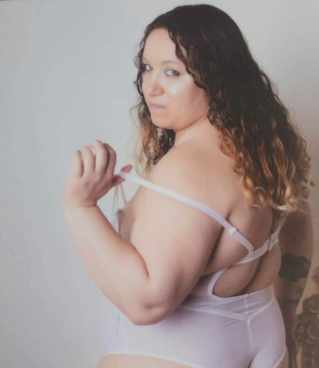 Kristi Shari かわいいモデル 画像