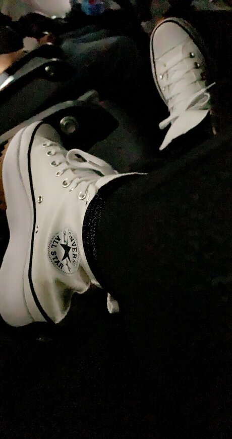 Hillz 裸のポルノスター 写真