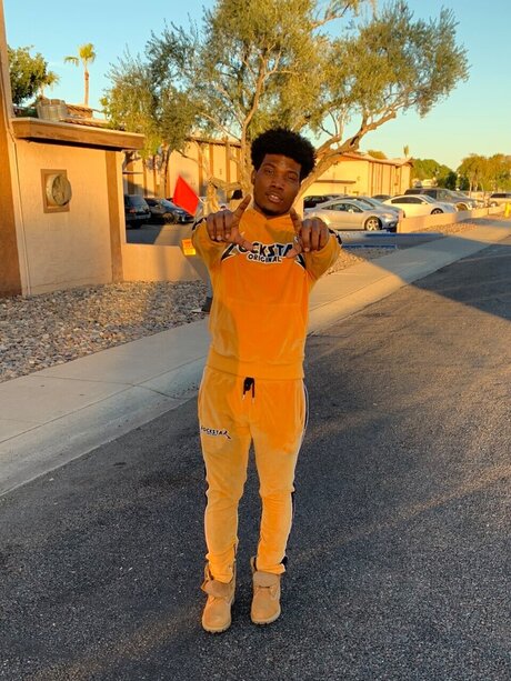 AKG 裸の女優 画像