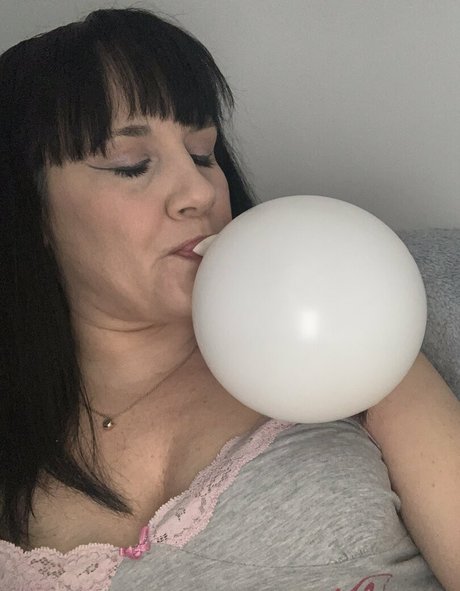 黒檀ペッギングオンリーファンズ ホットセクシー 画像