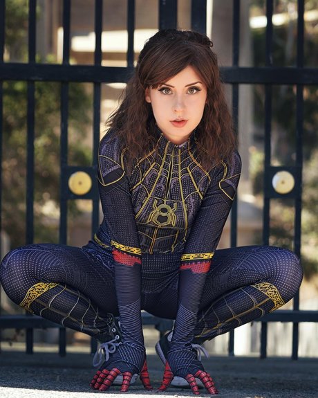 陸軍の熟女オンリーファンズ セクシーヌード 写真