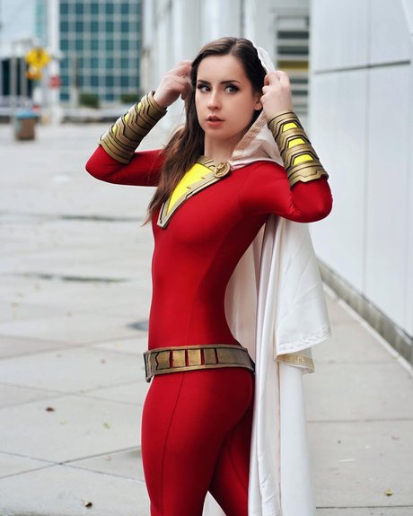 ストリップショー オンリーファンズ セクシーヌード アーカイブ