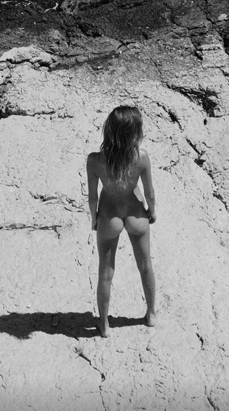 Clemence Navarro Bastin 裸の女優 写真