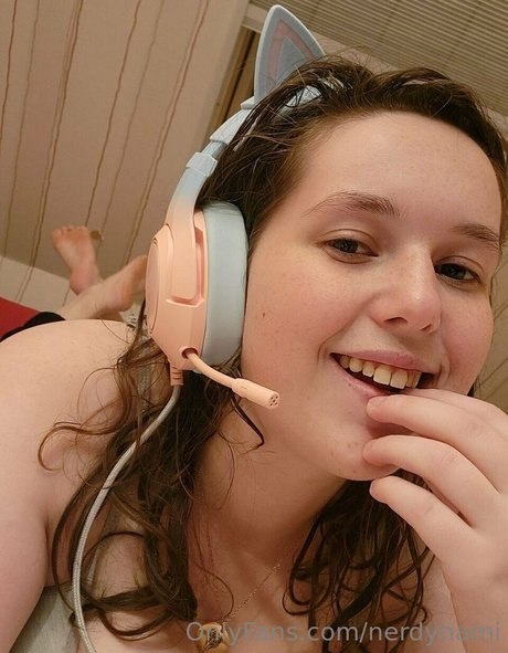 ベビーシッターオンリーファンズ ホットヌード 写真