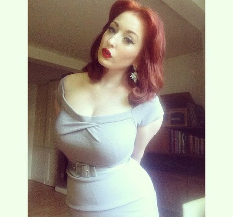 Laura Dawson 完璧なポルノスター ギャラリー