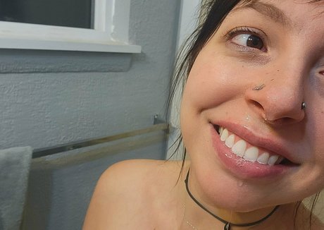 金髪の筋肉オンリーファンズ セクシー 写真