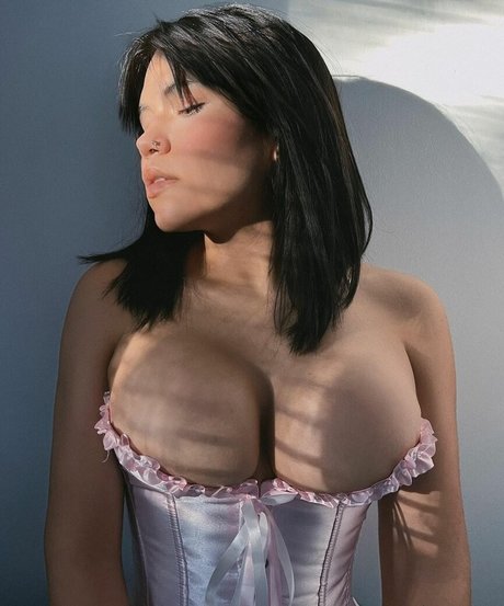 Iyari Berumen Iyib fit 無料モデル 写真