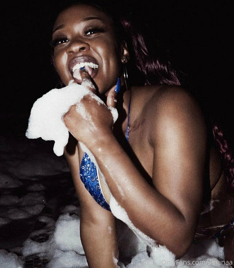 illnanaa アートモデル 写真