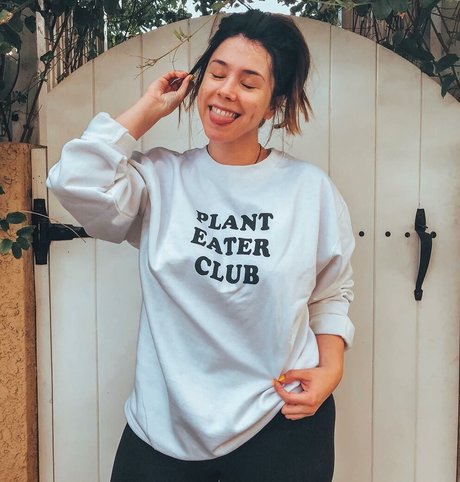 セクシーなブルネットのオンリーファンズ 無料ヌード 画像