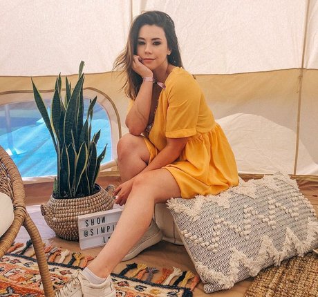 Jillian Rose Reed xxxモデル 画像