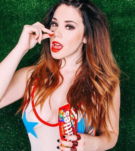 Jillian Rose Reed エロティックなスター 写真
