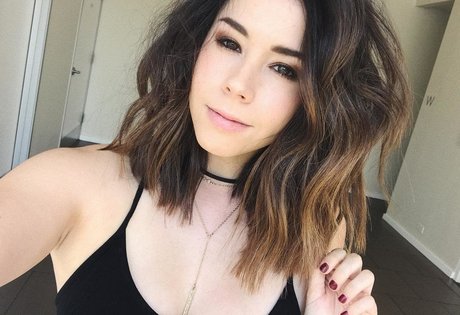 Jillian Rose Reed プロフィール写真