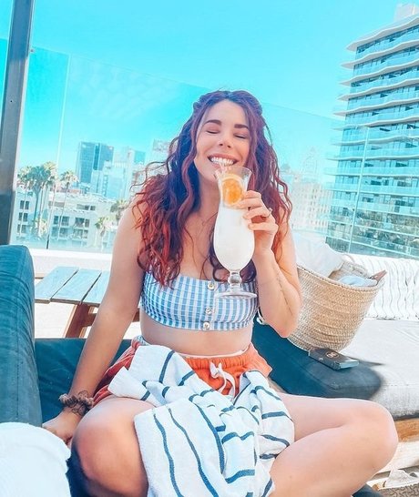 オイルを塗った巨乳オンリーファンズ 無料セックス 画像