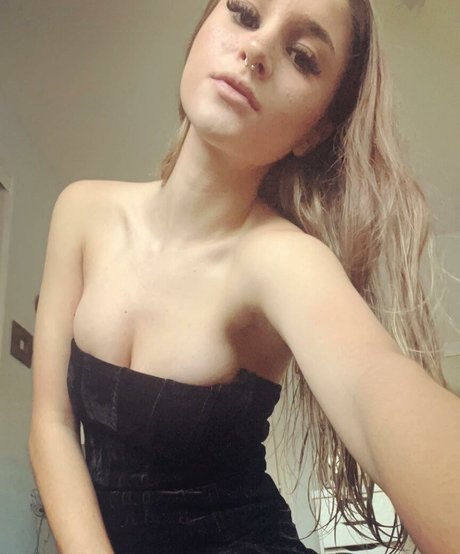 fikikikie 女優 画像