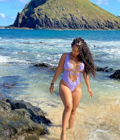 アジアン潮吹き オンリーファンズ エロ 画像