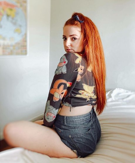 Mai Purper ポルノスター ヌード 写真