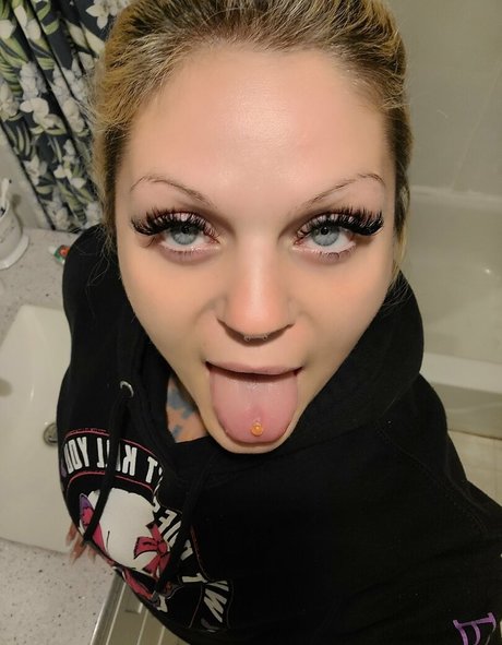 babydollzzzz スター 裸 写真