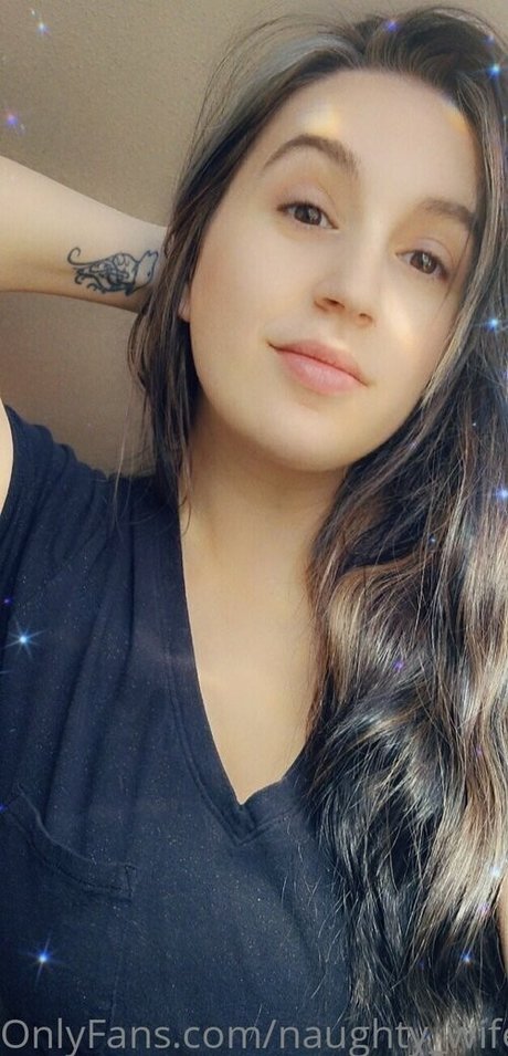 オイルを塗った巨乳オンリーファンズ 無料 写真