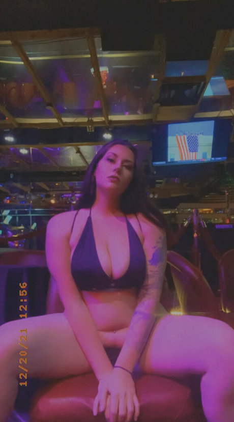 karmahk2 アダルトスター 写真