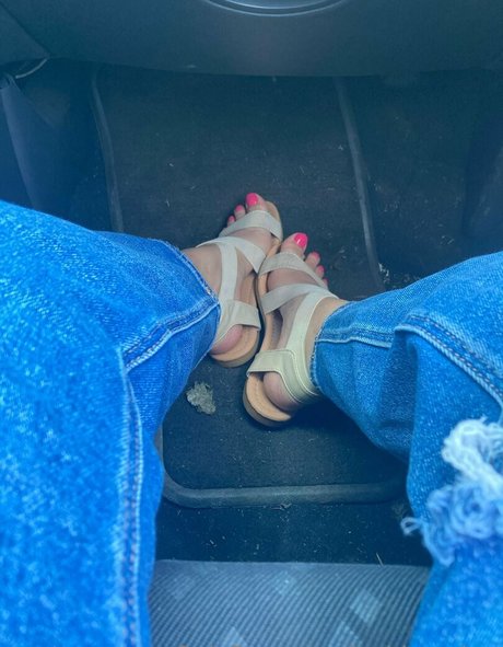 巨乳ストリップオンリーファンズ アート裸 画像