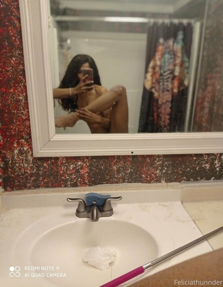 人気の無料オンリーファンズ xxx 画像